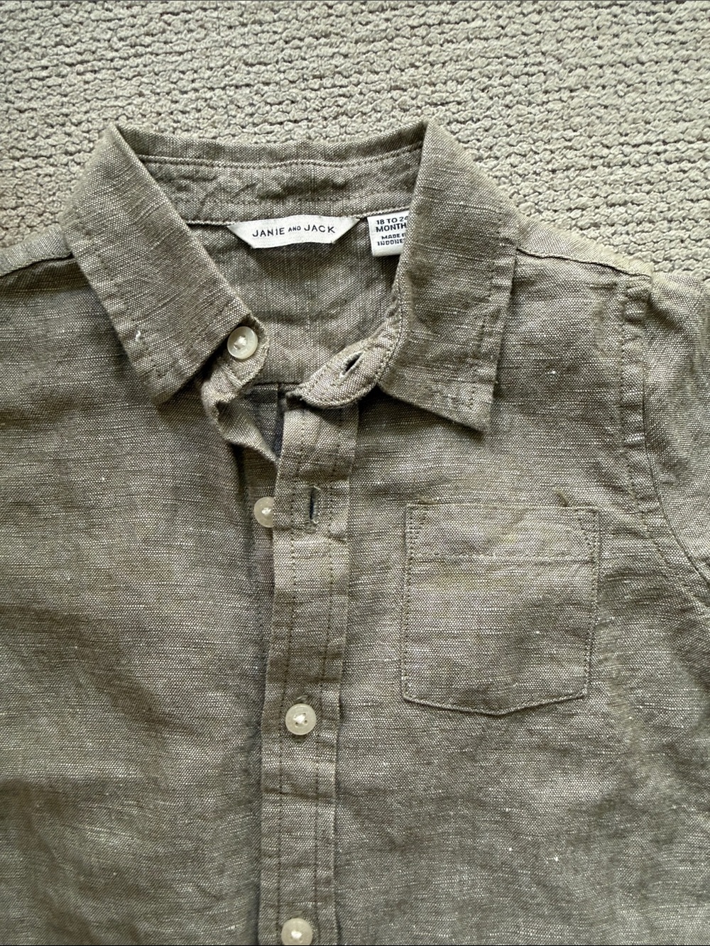 Toddler Button-Down Linen Shirt in Soft Green - Picture 3 of 4